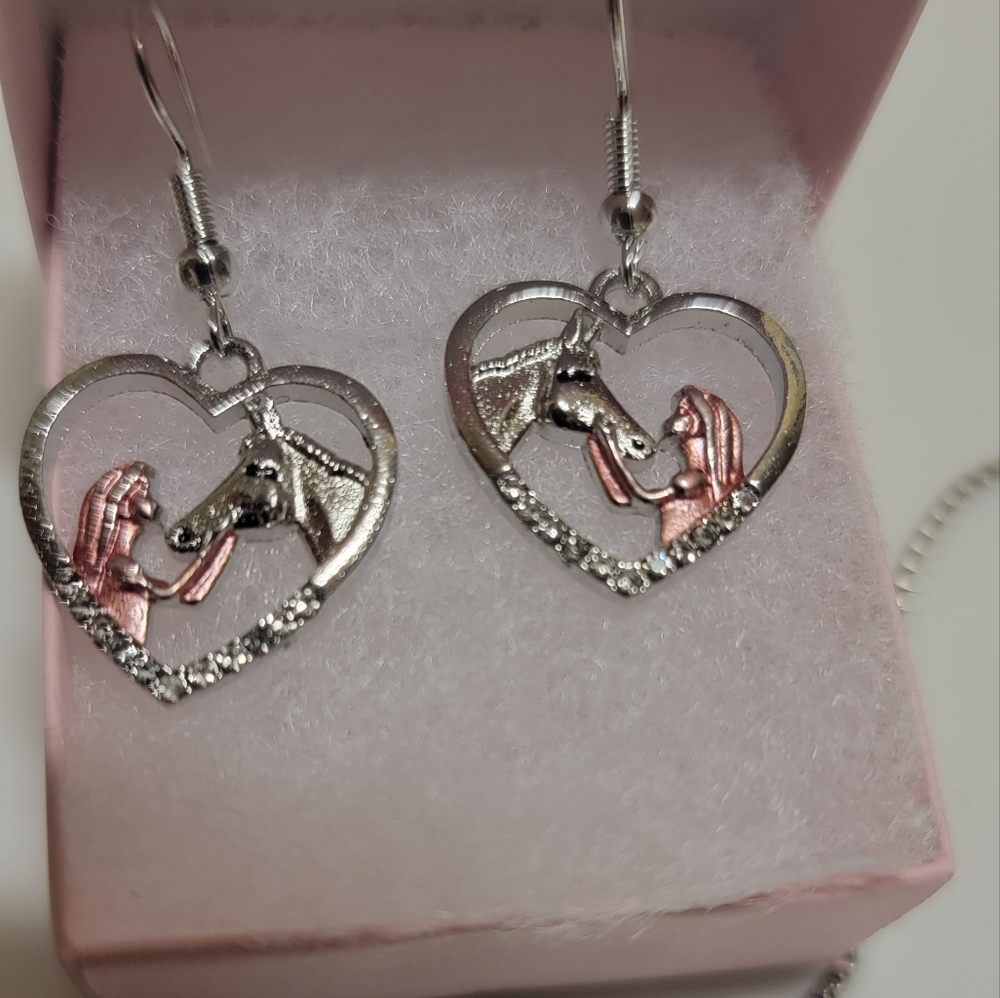 NEW* 🐴 Beautiful silver tone Horse and Girl heart bracelet and earrings set. - Picture 2 of 4